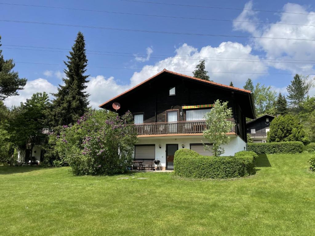 Κήπος έξω από το Apartment Am Hohen Bogen-38 by Interhome