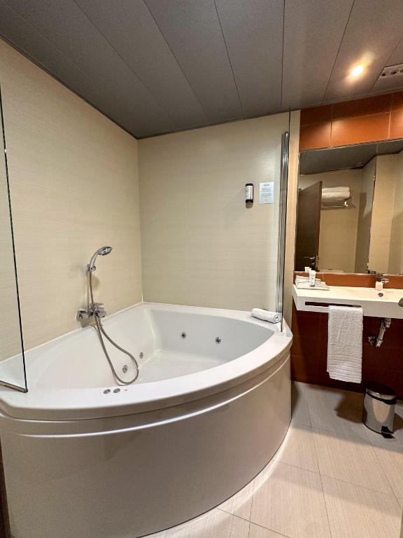 A bathroom at Turia Granada