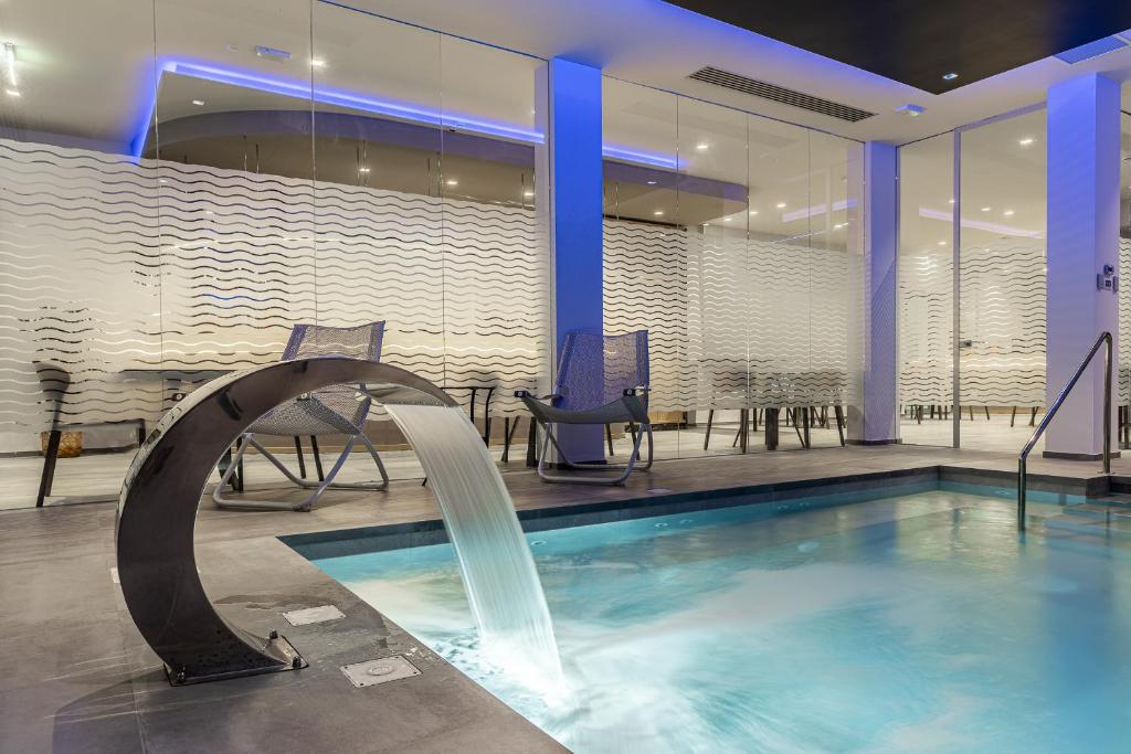 Bazén v ubytování Hotel Niagara nebo v jeho okolí