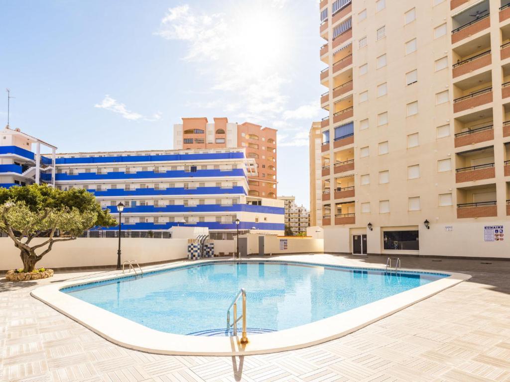 Bazén v ubytování Apartment Bonaire IV - La Concha-2 by Interhome nebo v jeho okolí