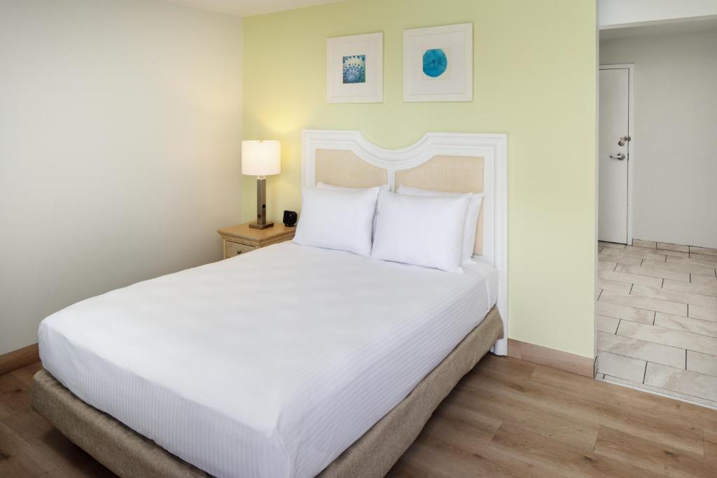 Surfside Hotel and Suites photo