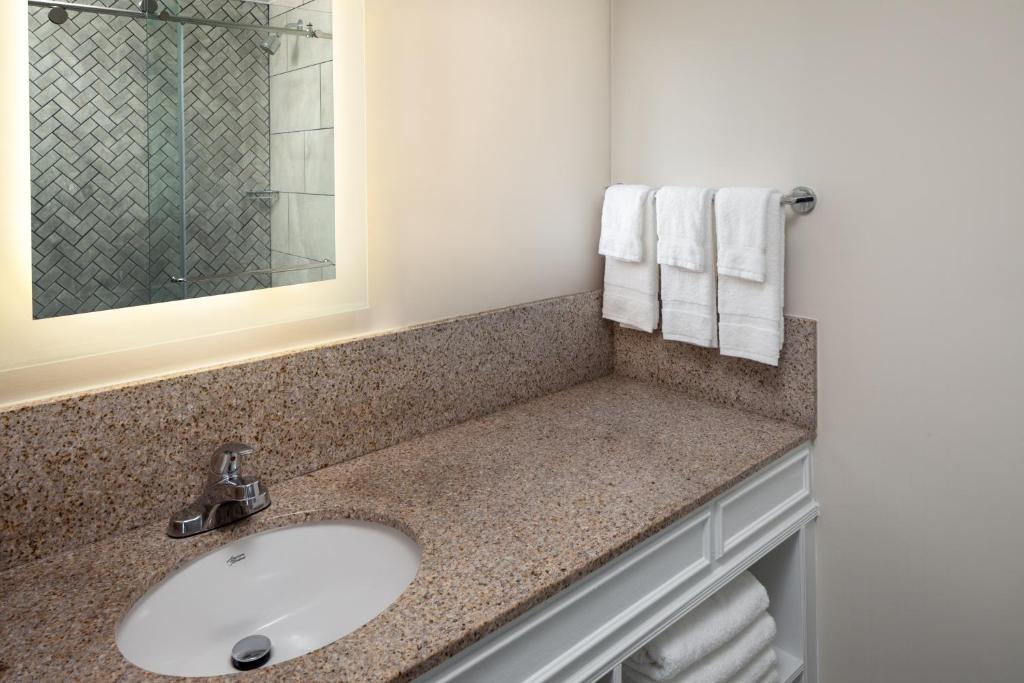 Surfside Hotel and Suites photo