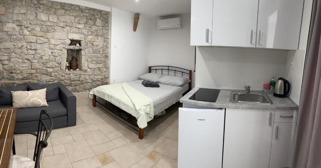 Kuchyňa alebo kuchynka v ubytovaní Apartman Pundinica