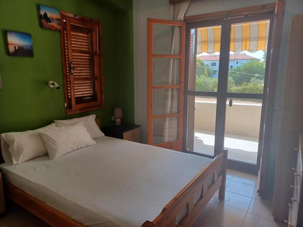 Postel nebo postele na pokoji v ubytování Golden vacations at Pefkohori 2