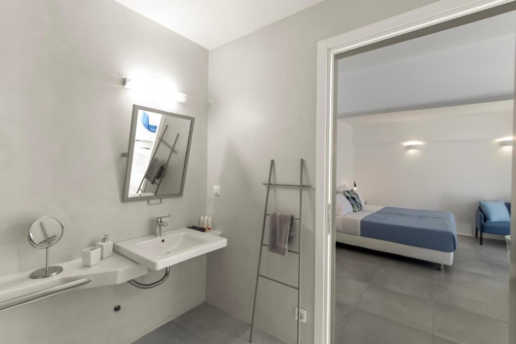 Postel nebo postele na pokoji v ubytování Alexander Suites