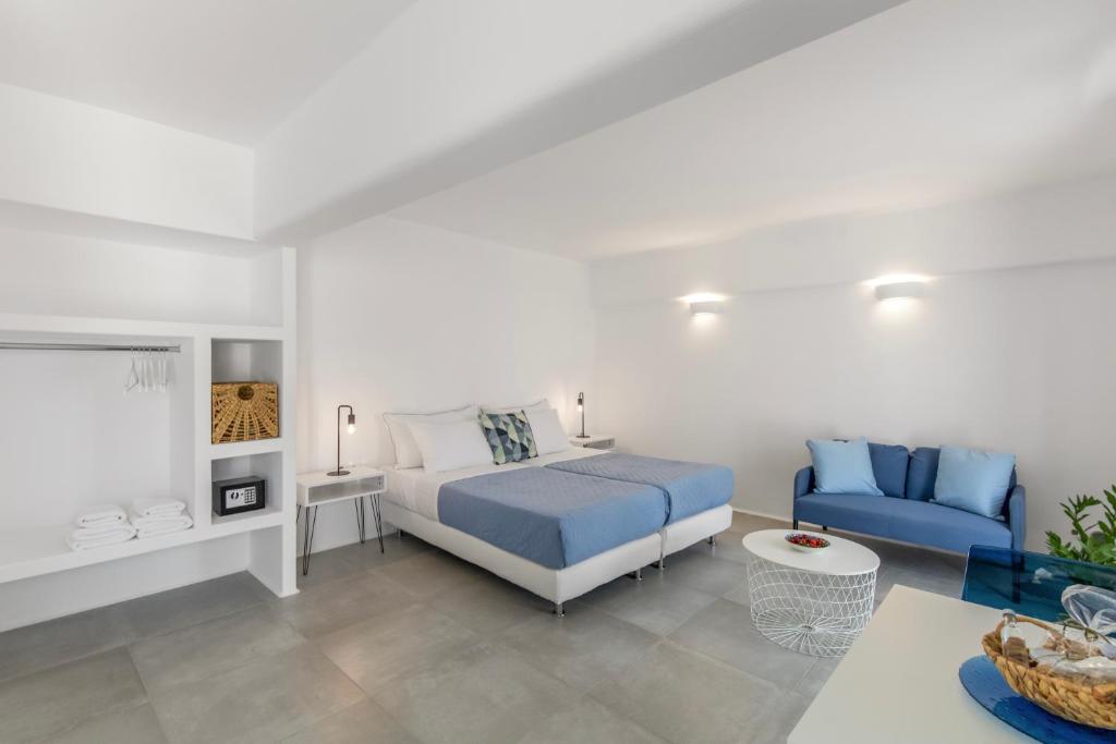 Postel nebo postele na pokoji v ubytování Alexander Suites