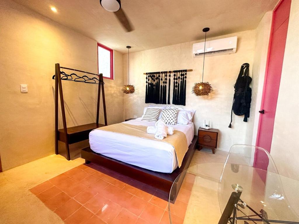 En eller flere senge i et værelse på Room Cuzama disfruta de este paraiso