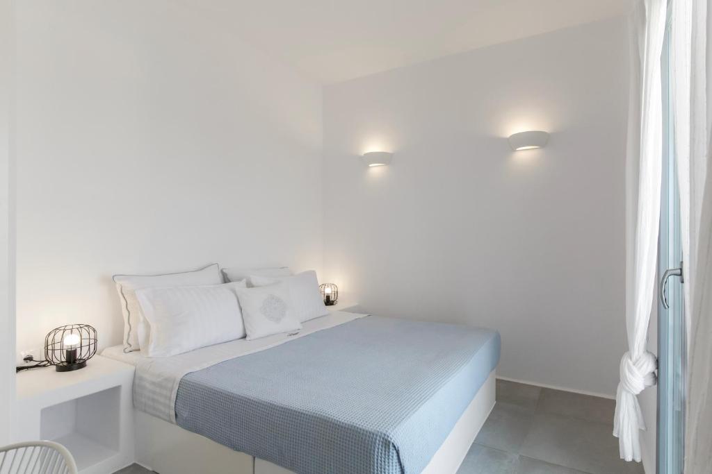 Postel nebo postele na pokoji v ubytování Alexander Suites