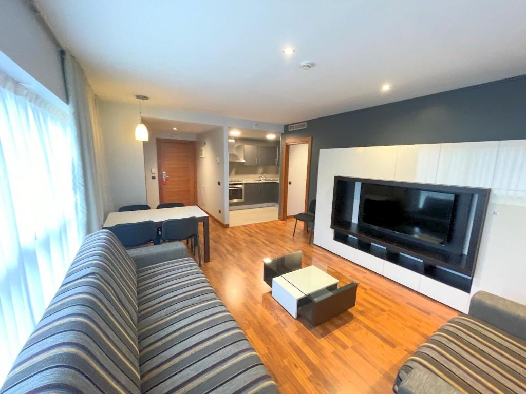 Kuchyň nebo kuchyňský kout v ubytování Hotel Apartamentos San Fermín Pamplona