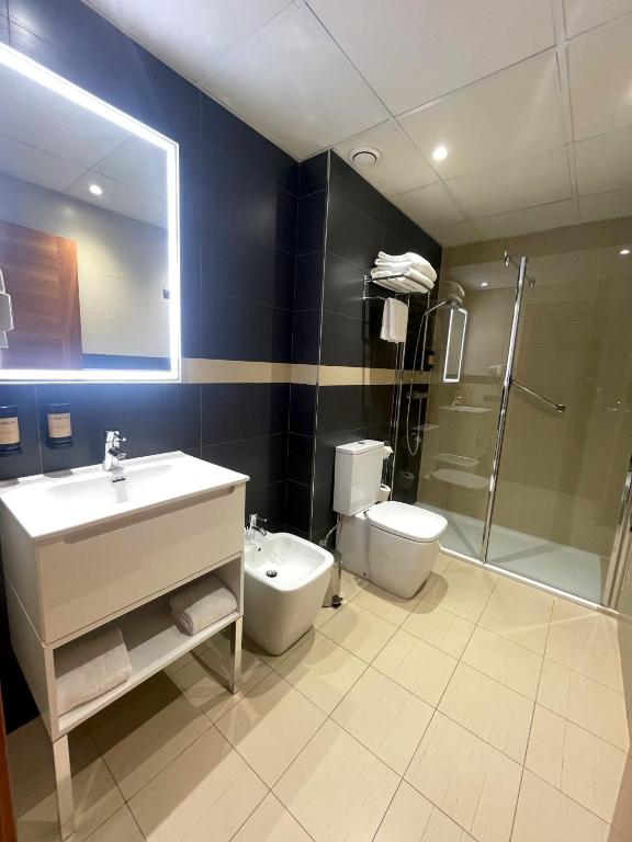 Koupelna v ubytování Hotel Apartamentos San Fermín Pamplona