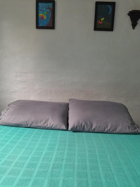 Giường trong phòng chung tại Hostal Familiar Jerico