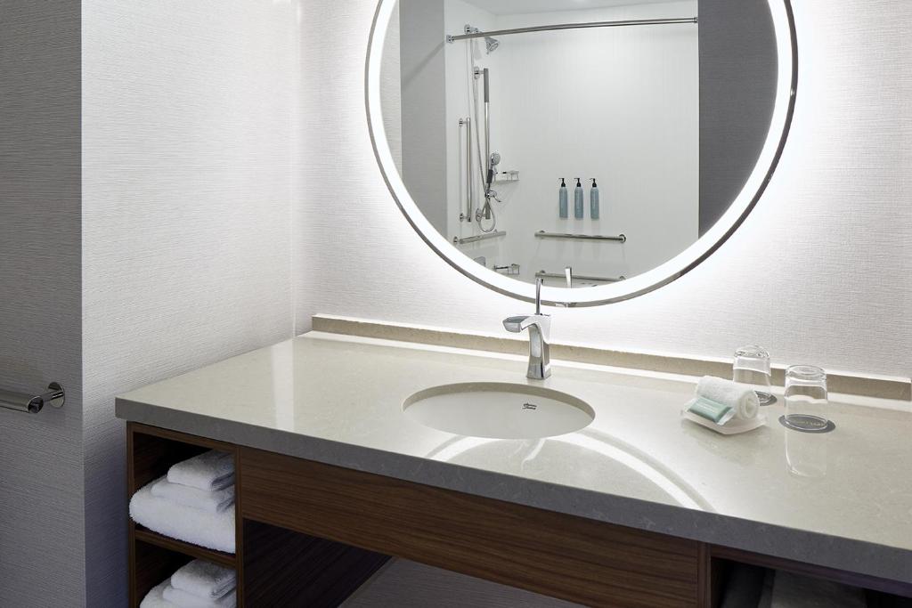 Courtyard Montreal Midtown - Resim 6