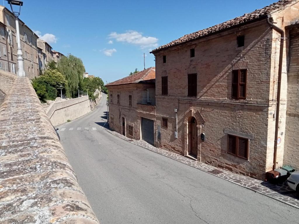 an empty street in an old stone building at CASA di PIERO in Monte San Pietrangeli