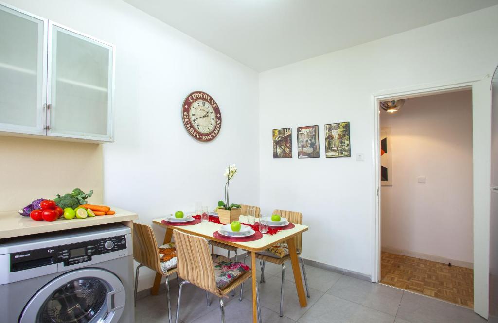 Omerou Apartment - Wohnung Mit Zwei Schlafzimmern