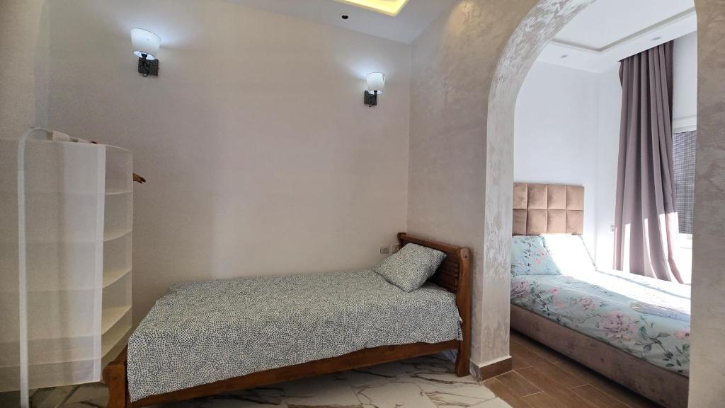 Postel nebo postele na pokoji v ubytování DAR EL CADI -Quaa Assrasse-