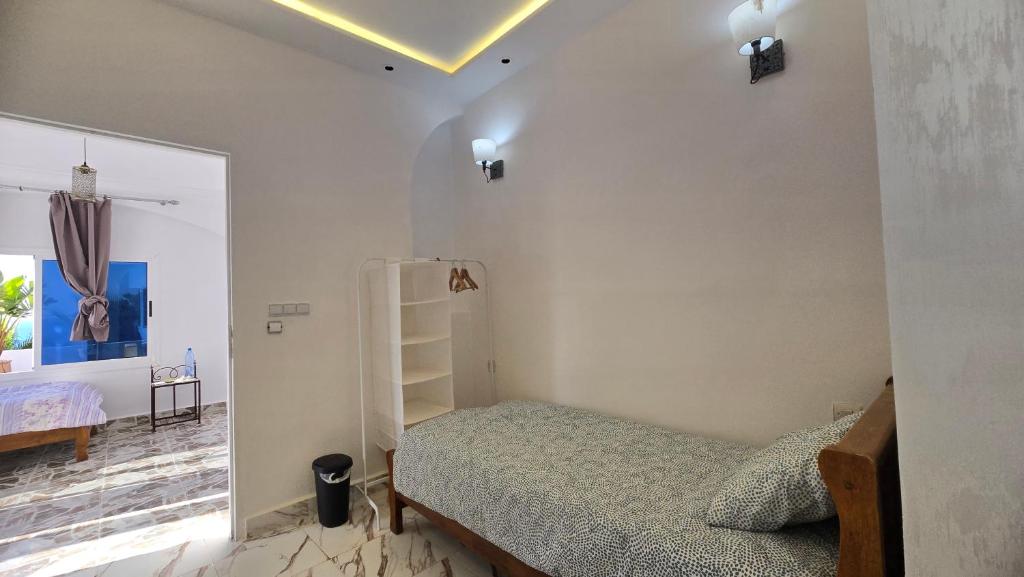 Postel nebo postele na pokoji v ubytování DAR EL CADI -Quaa Assrasse-