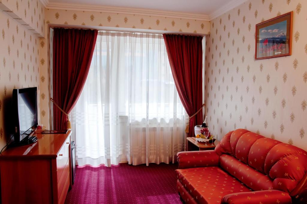 TV a/nebo společenská místnost v ubytování Astana International Hotel