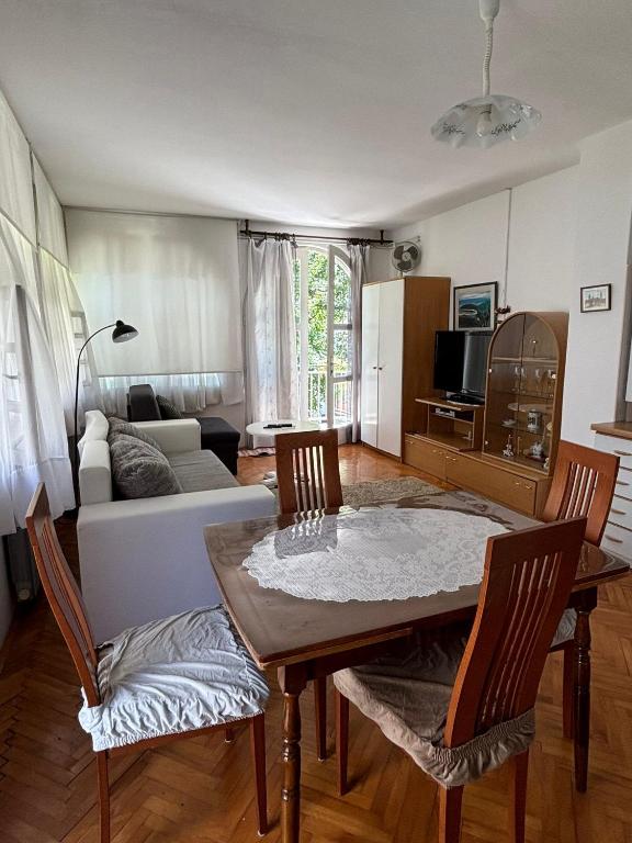 Fotografia z galérie ubytovania Apartmani Dalmacija v destinácii Biograd na Moru
