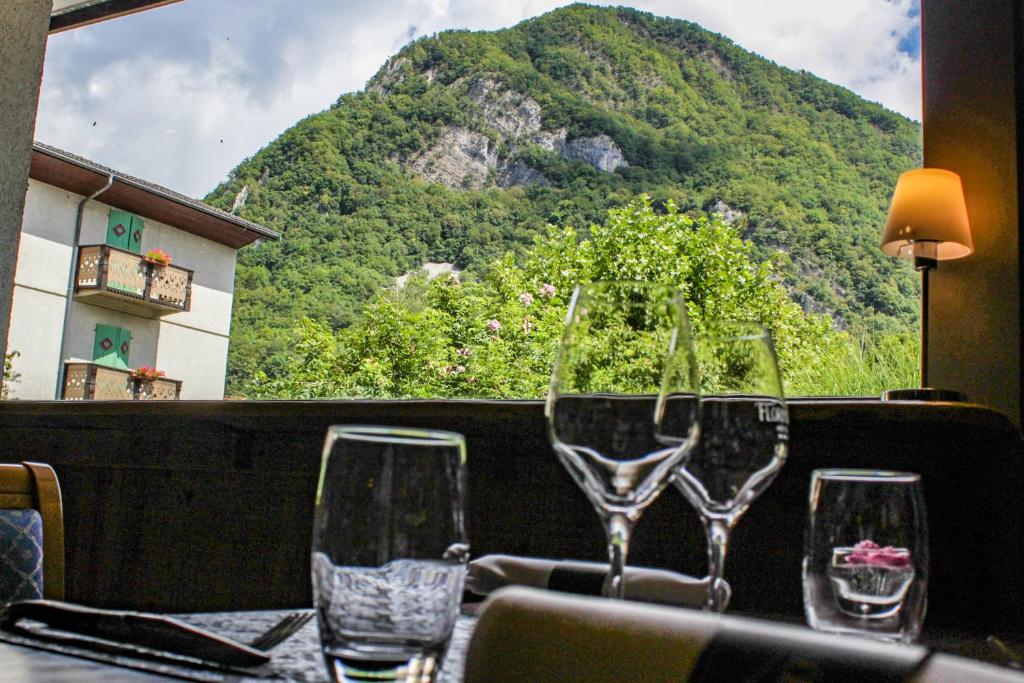 Nespecifikovaný výhled na hory nebo výhled na hory při pohledu z hotelu