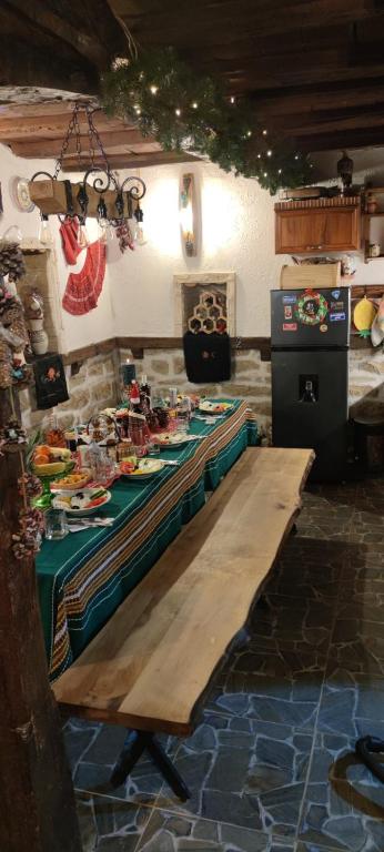 Kuchyň nebo kuchyňský kout v ubytování Долапите guest house с. Градище