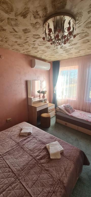 Postel nebo postele na pokoji v ubytování Долапите guest house с. Градище