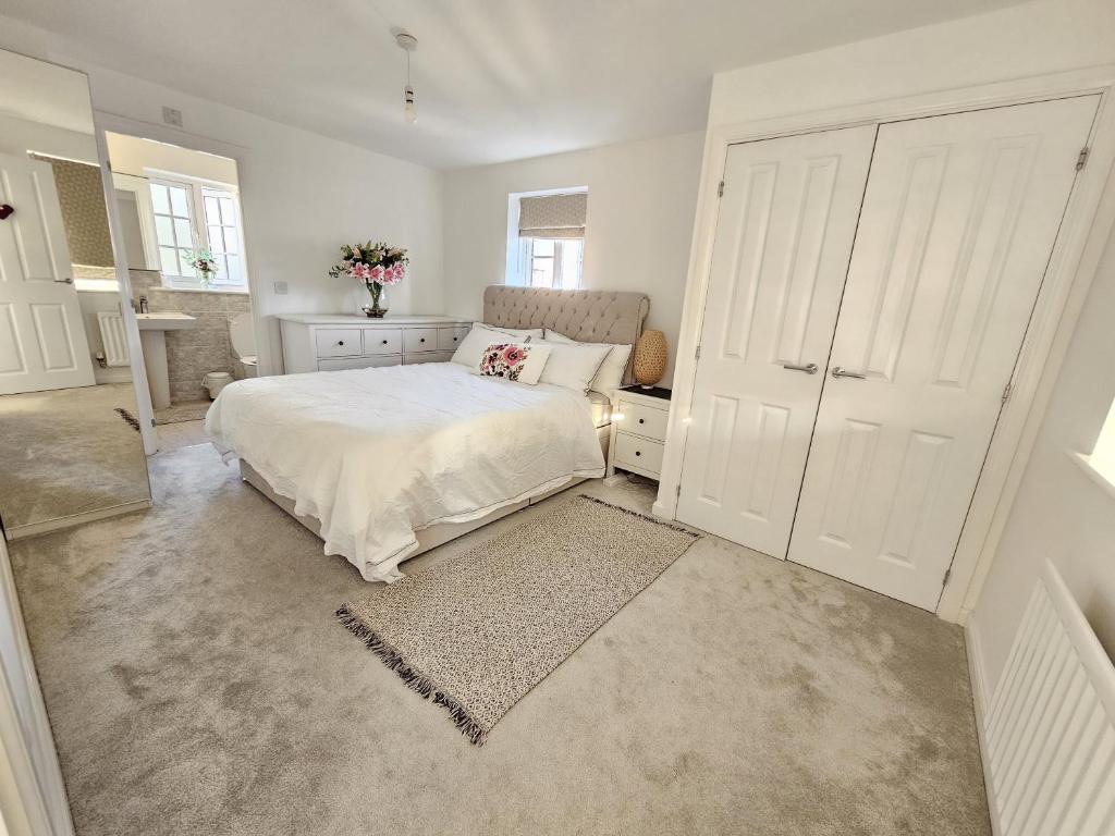 Ένα ή περισσότερα κρεβάτια σε δωμάτιο στο Bicester Kingsmere Accommodation with Ensuite