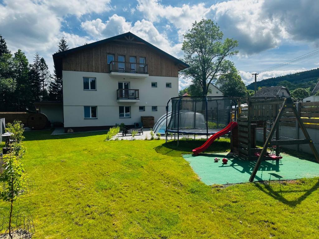 Ο χώρος παιχνιδιού για παιδιά στο Apartmány U Rodinky