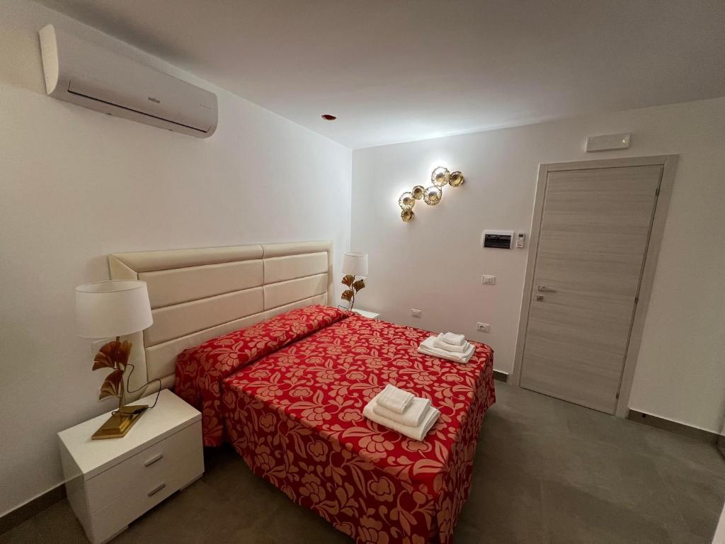 Postel nebo postele na pokoji v ubytování Le Castella B&B Restaurant