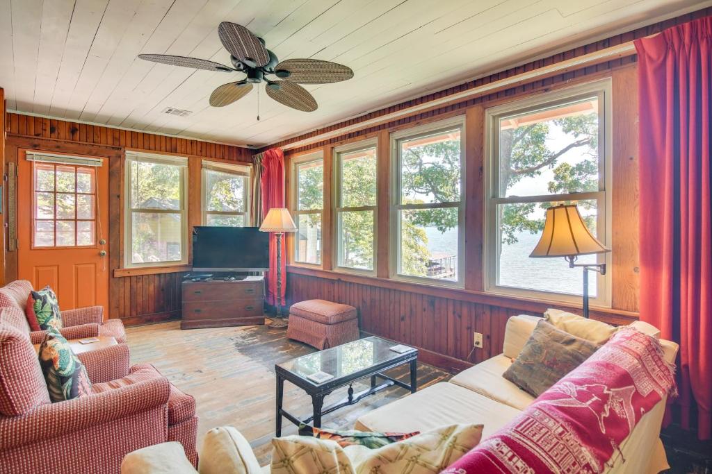 Lakefront Afton Vacation Rental with Swim Dock!, Afton (updated prices