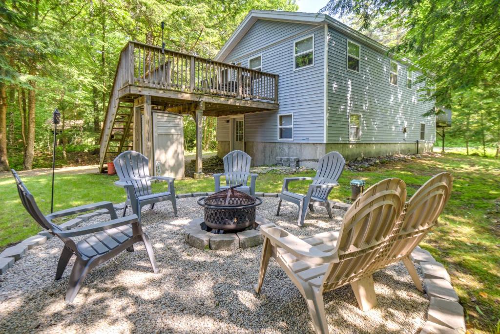 Sawyer Lake Retreat with Decks Walk to Beach!, Gilmanton (updated