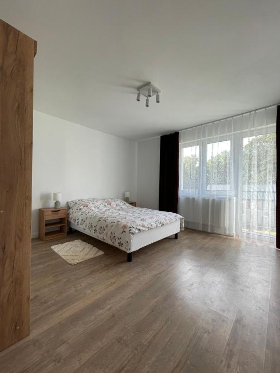 Ένα ή περισσότερα κρεβάτια σε δωμάτιο στο Apartamenty Dobre 22C