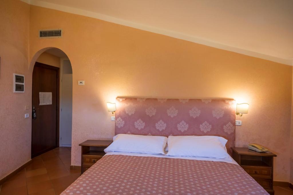 Łóżko lub łóżka w pokoju w obiekcie Villa Romita