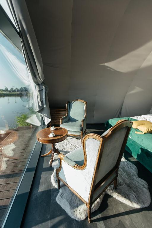 Posezení v ubytování Moncastro Glamping