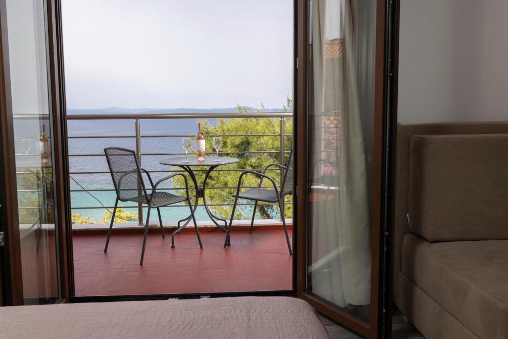 Balkón nebo terasa v ubytování Sea View Apollo Apartments & Studios in Afytos