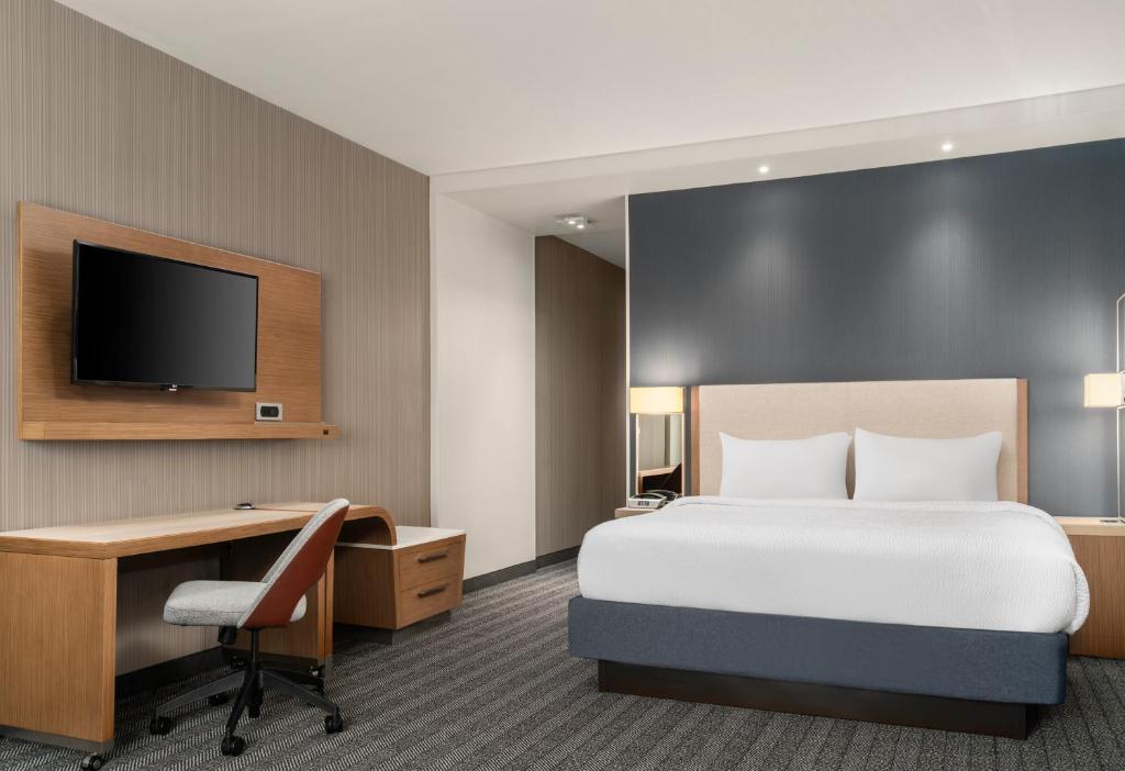Courtyard by Marriott Denver North/Westminster - King Room With Sofa Bed - Hearing Accessible