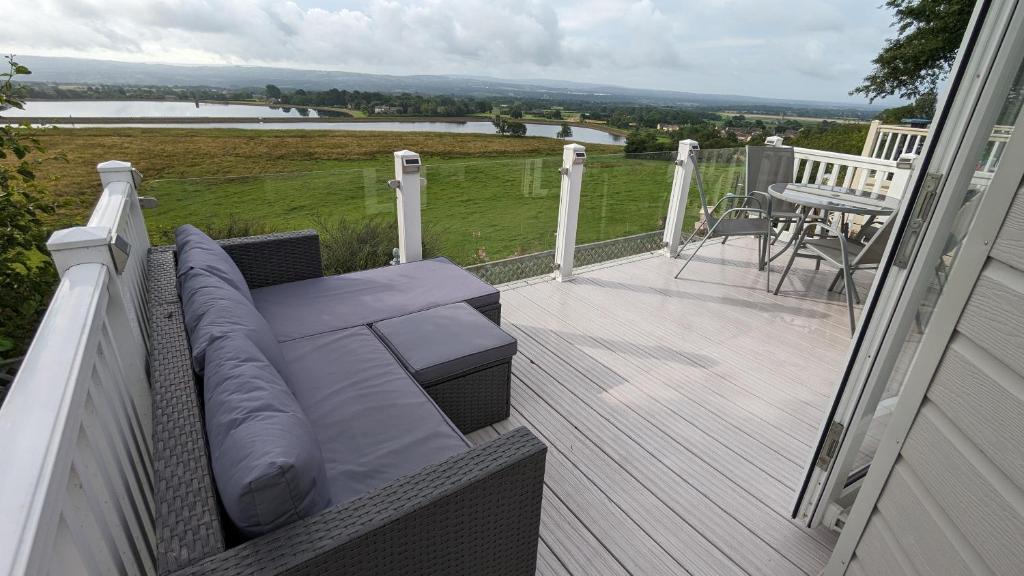 Balkoni atau teres di Lake View - Beacon Fell View Holiday Park