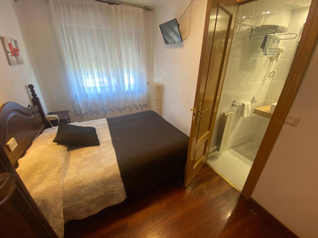 Postel nebo postele na pokoji v ubytování Hotel La Rambla