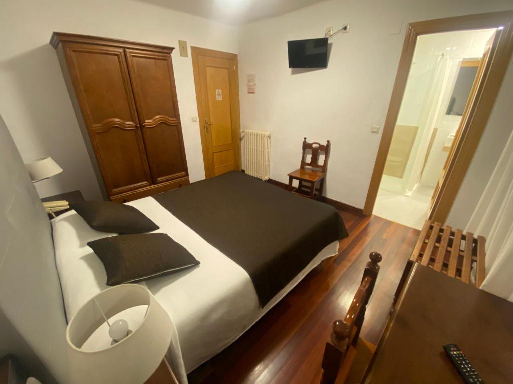 Postel nebo postele na pokoji v ubytování Hotel La Rambla