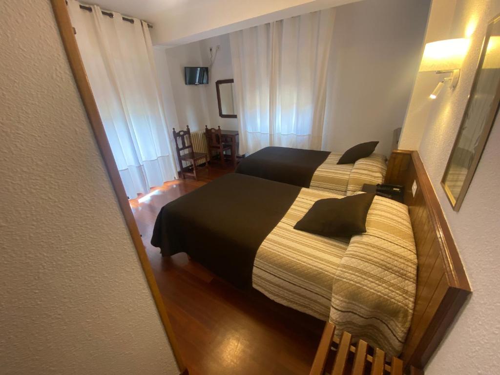 Postel nebo postele na pokoji v ubytování Hotel La Rambla