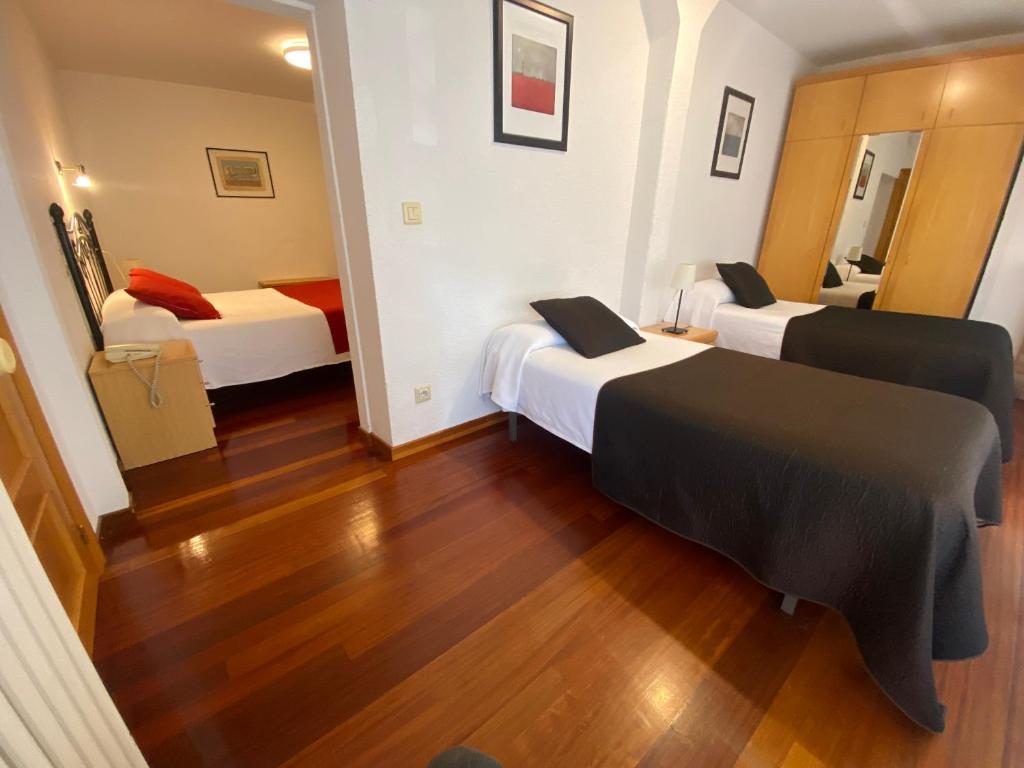 Postel nebo postele na pokoji v ubytování Hotel La Rambla