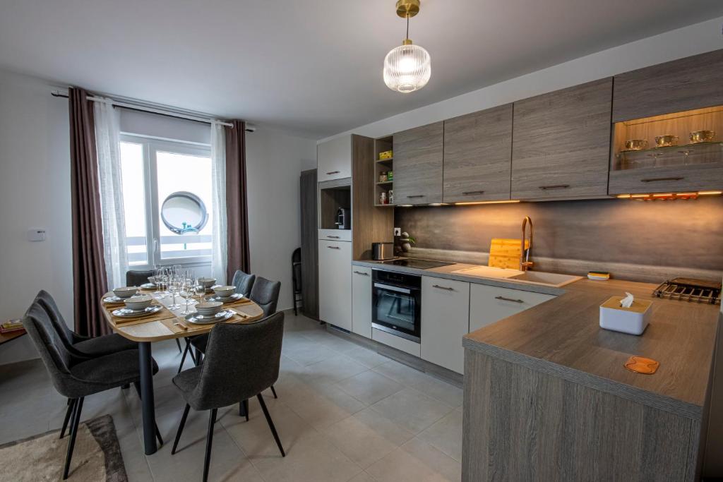 a kitchen with a table and a dining room at Appartement cosy aux portes de Disney in Chessy