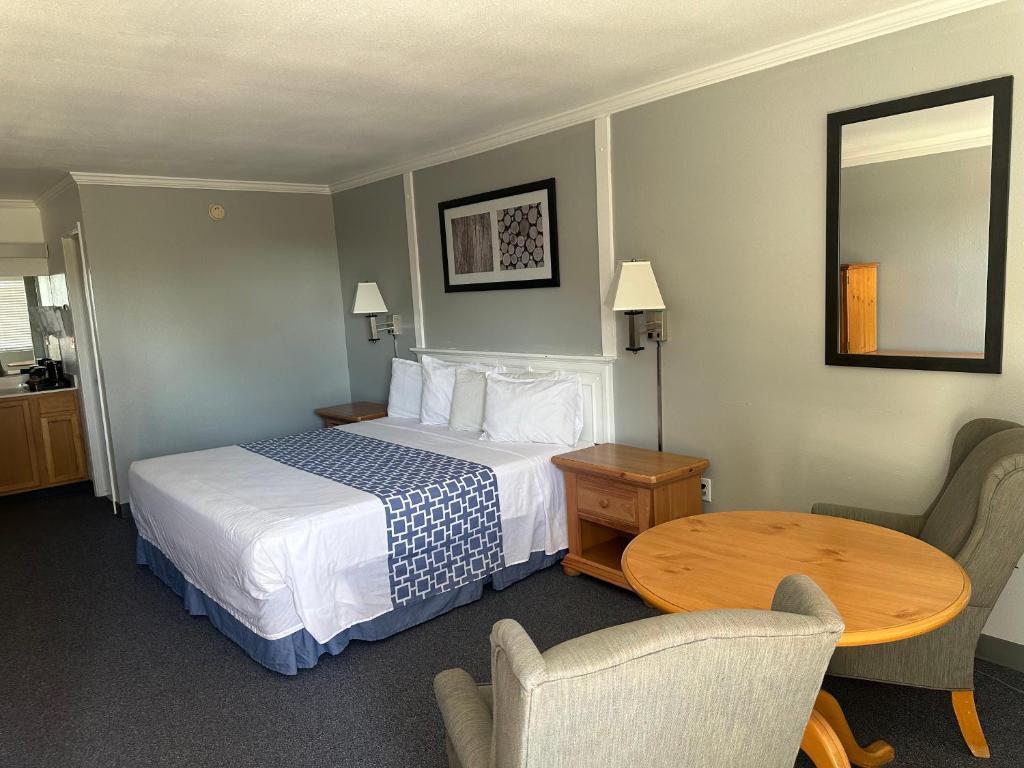 The Land O Nod - Room De Deluxe King