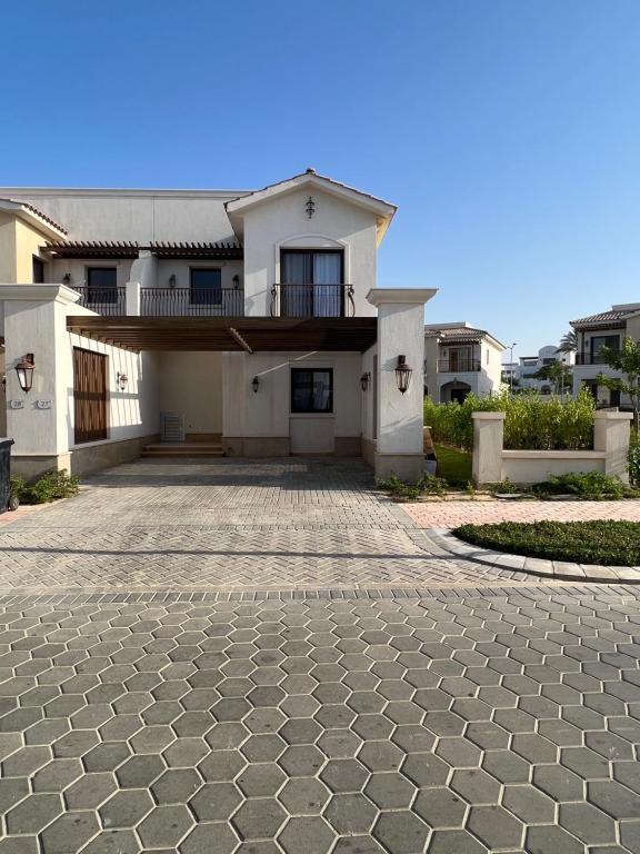 Photo de la galerie de l'établissement Twin House Marassi Riva 3 br lagoon view, à El Alamein