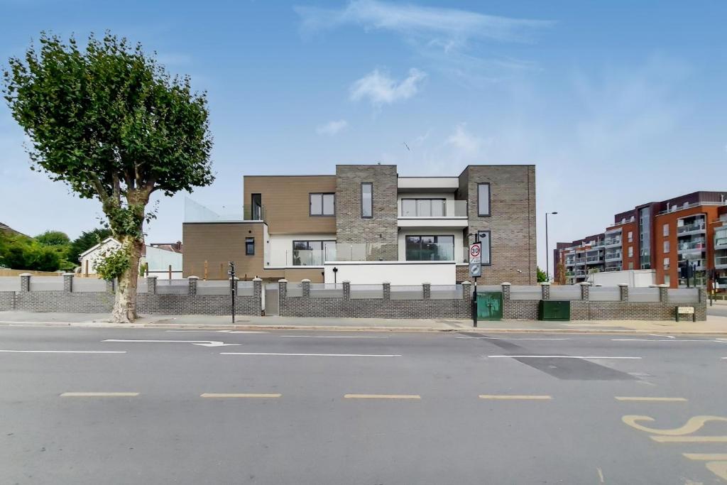 View of Penthouse Studio Apt with Private rooftop terrace, London (updated ...