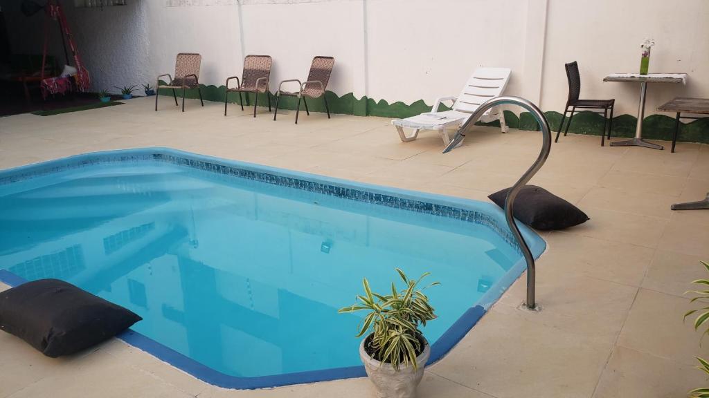 Bazén v ubytování Pousada e Hostel Sol e Mar nebo v jeho okolí