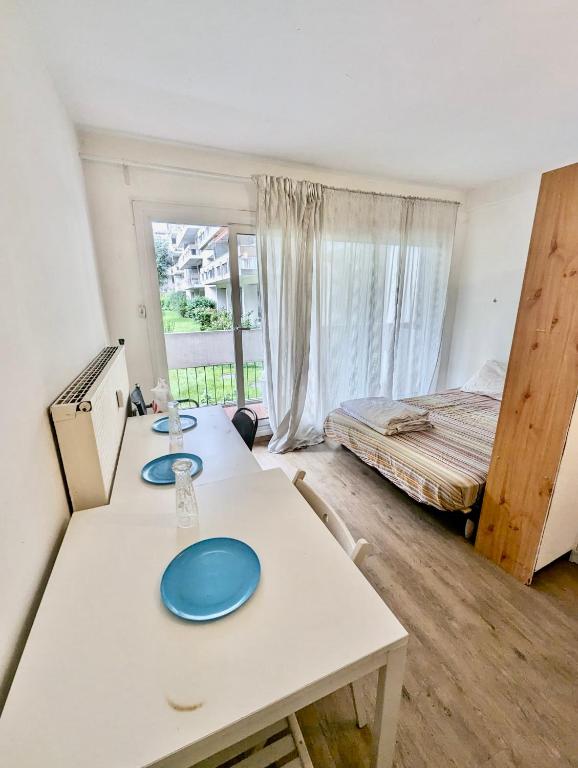 Photo de la galerie de l'établissement Studio proche rocade - Tout Equipé Avec Parking Gratuit, à Grenoble