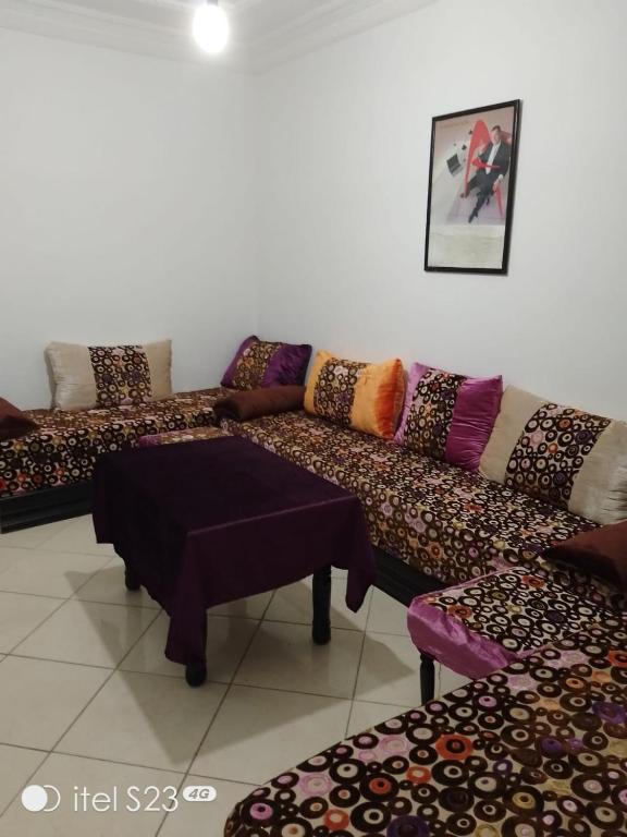 Posezení v ubytování Un joli appartement à Martil pour vos vacances d'été proche de toutes les commodités et à 5 min de la plage !