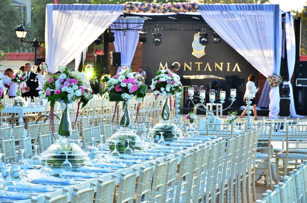 Restaurace v ubytování Montania Special Class Hotel