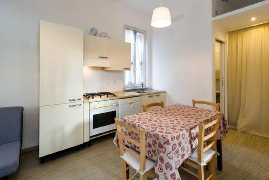 Kuchnia lub aneks kuchenny w obiekcie Varazze Apartment