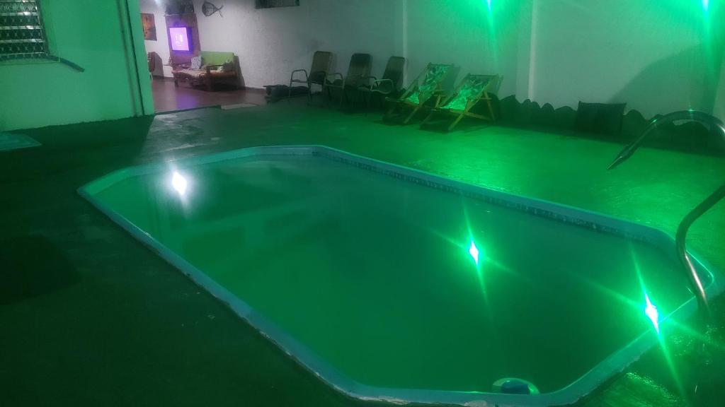 Bazén v ubytování Pousada e Hostel Sol e Mar nebo v jeho okolí